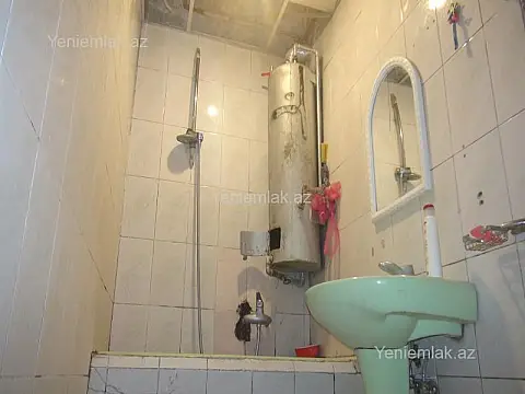 Satılır 2 otaqlı köhnə tikili 65 m²