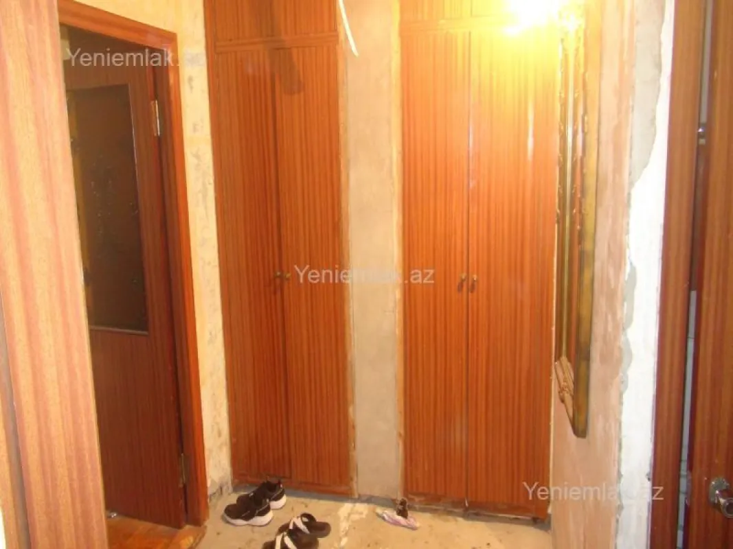 Satılır 2 otaqlı köhnə tikili 65 m²