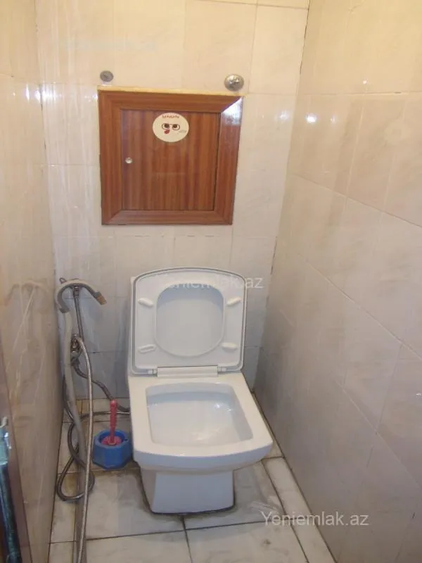 Satılır 2 otaqlı köhnə tikili 65 m²