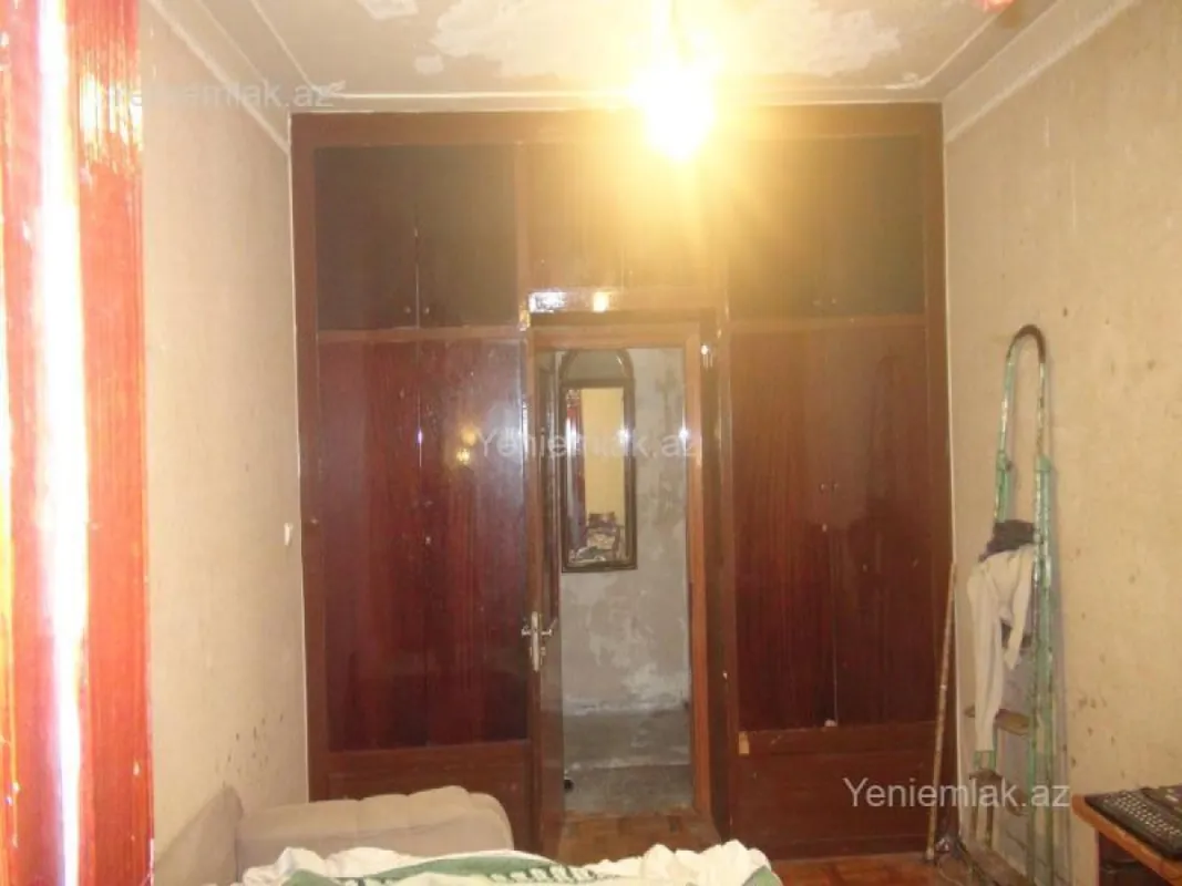 Satılır 2 otaqlı köhnə tikili 65 m²