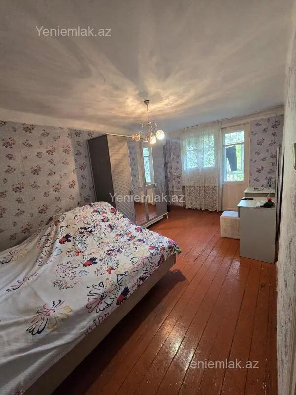 Satılır 1 otaqlı köhnə tikili 32 m²
