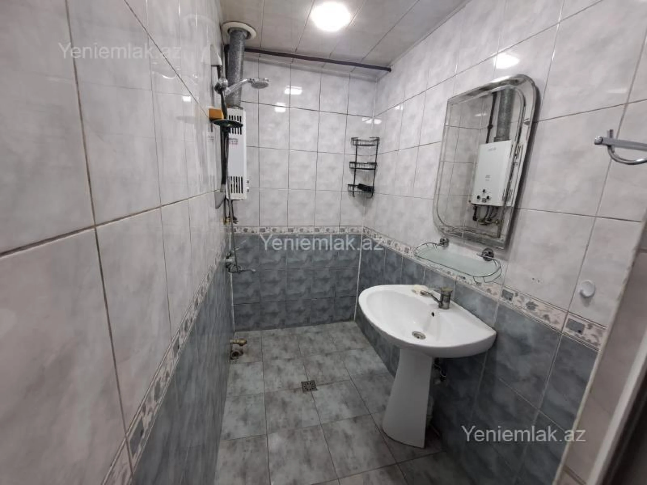 Satılır 2 otaqlı köhnə tikili 70 m²