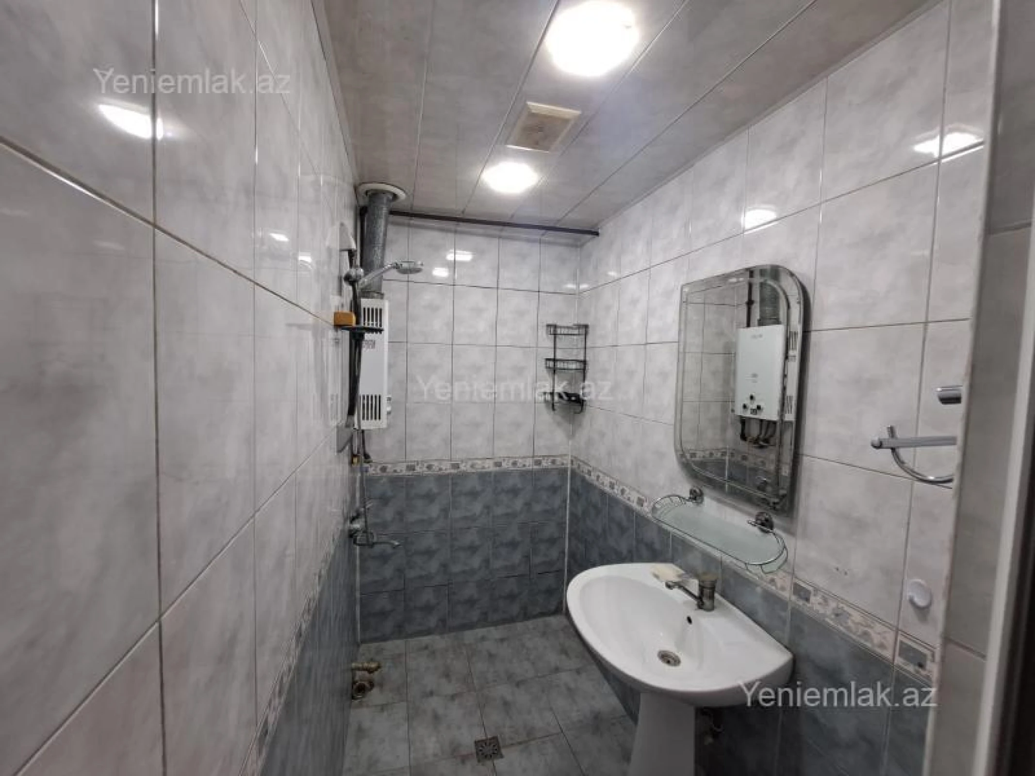 Satılır 2 otaqlı köhnə tikili 70 m²