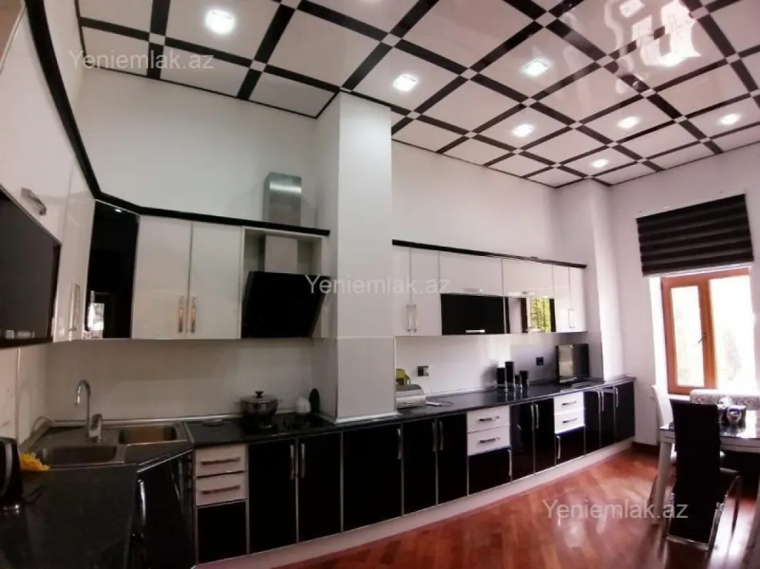 Satılır 5 otaqlı həyət evi 500 m²