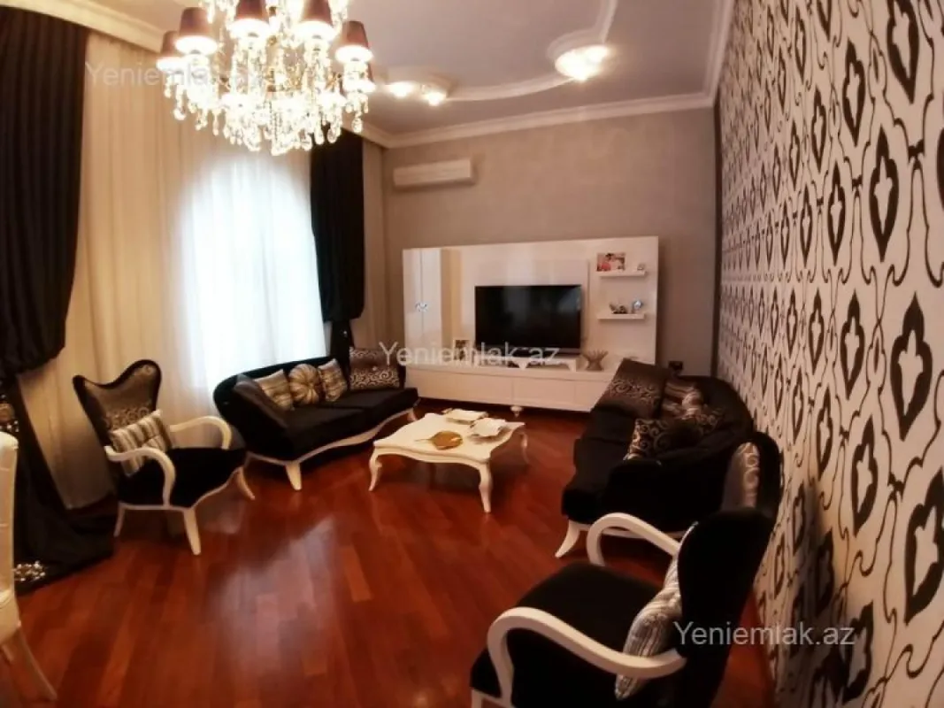 Satılır 5 otaqlı həyət evi 500 m²