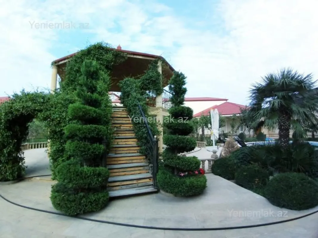 Satılır 5 otaqlı həyət evi 500 m²