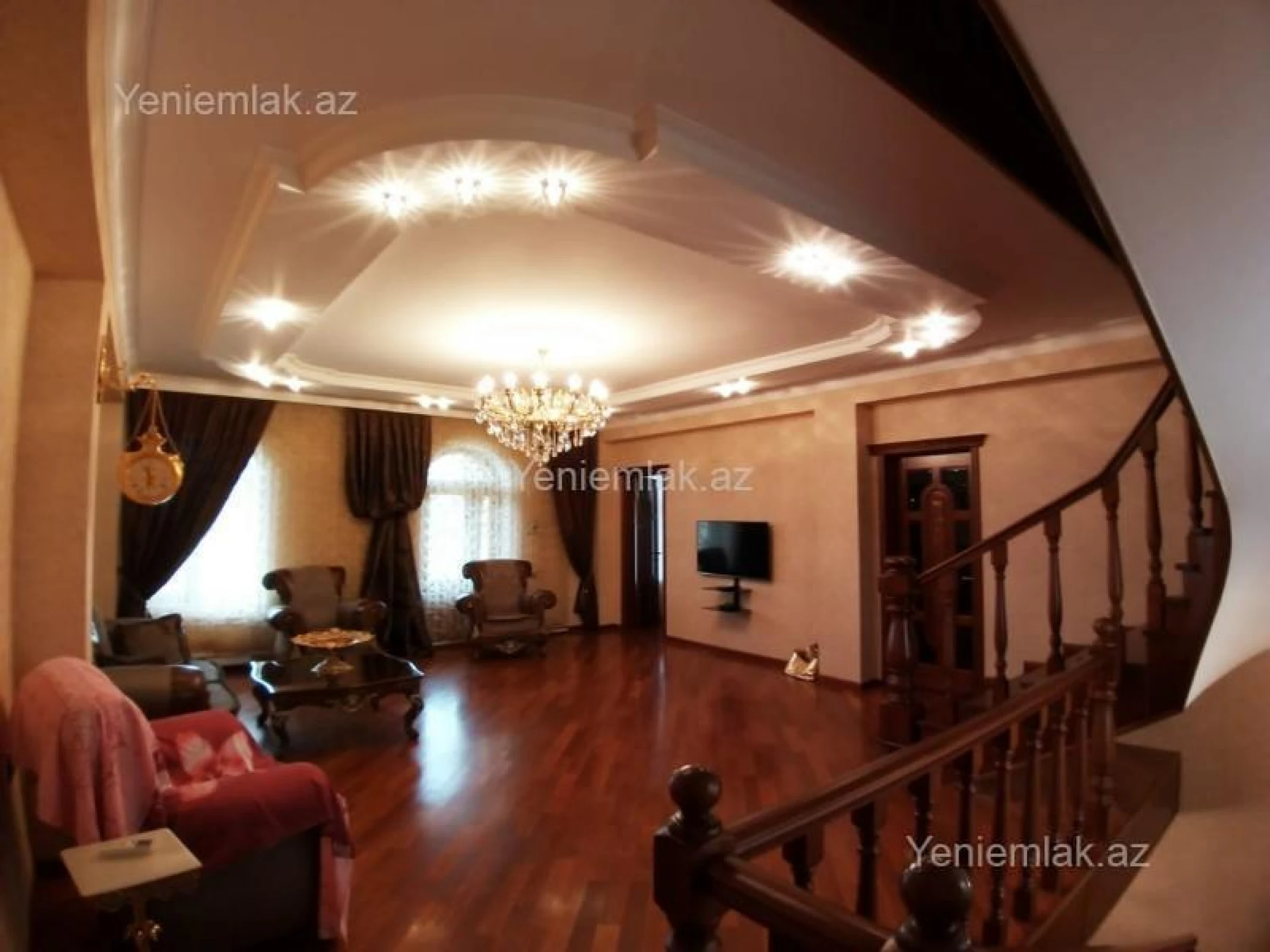 Satılır 5 otaqlı həyət evi 500 m²