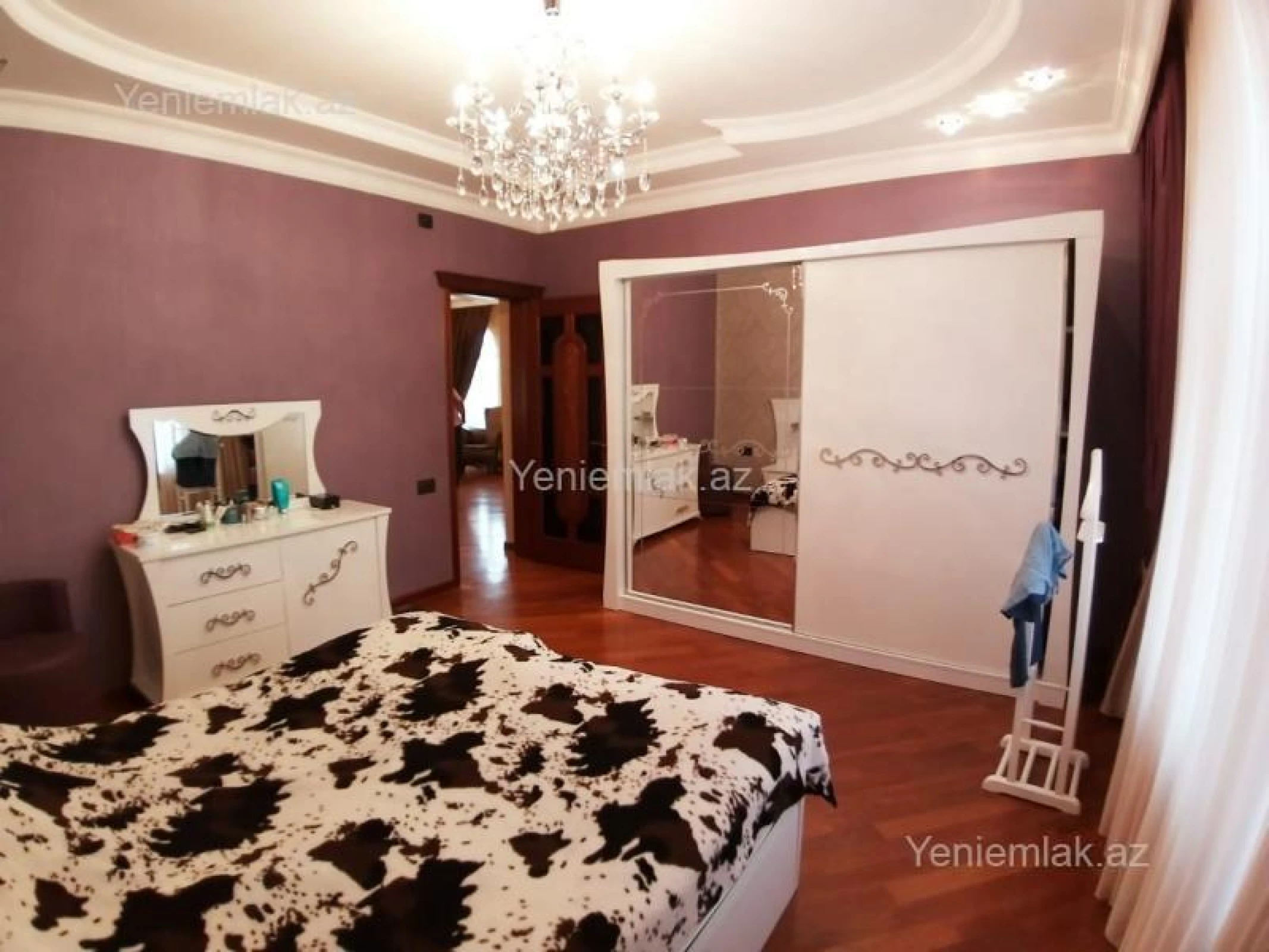 Satılır 5 otaqlı həyət evi 500 m²