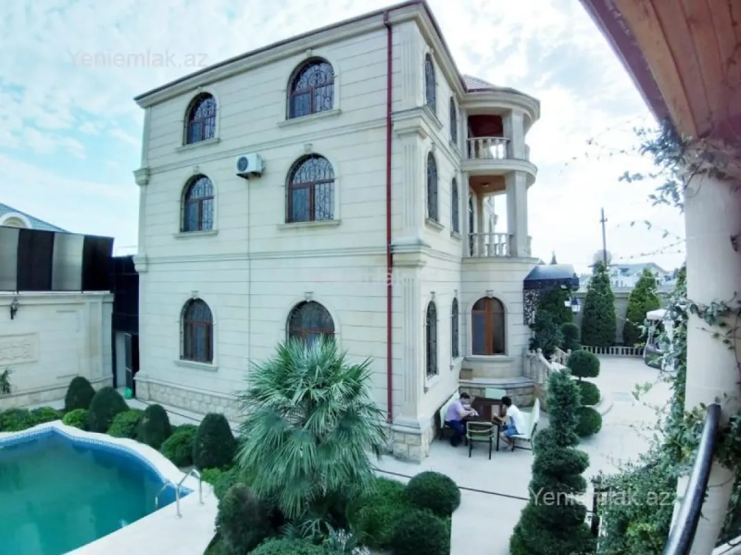 Satılır 5 otaqlı həyət evi 500 m²