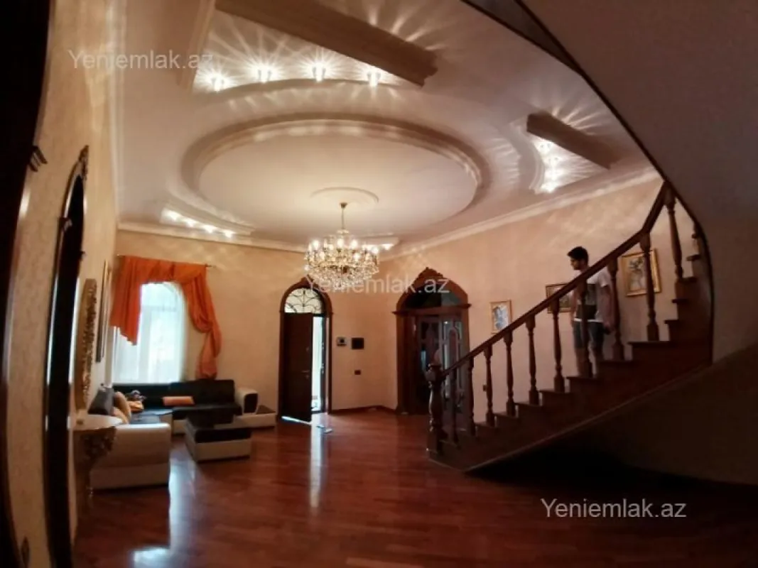 Satılır 5 otaqlı həyət evi 500 m²