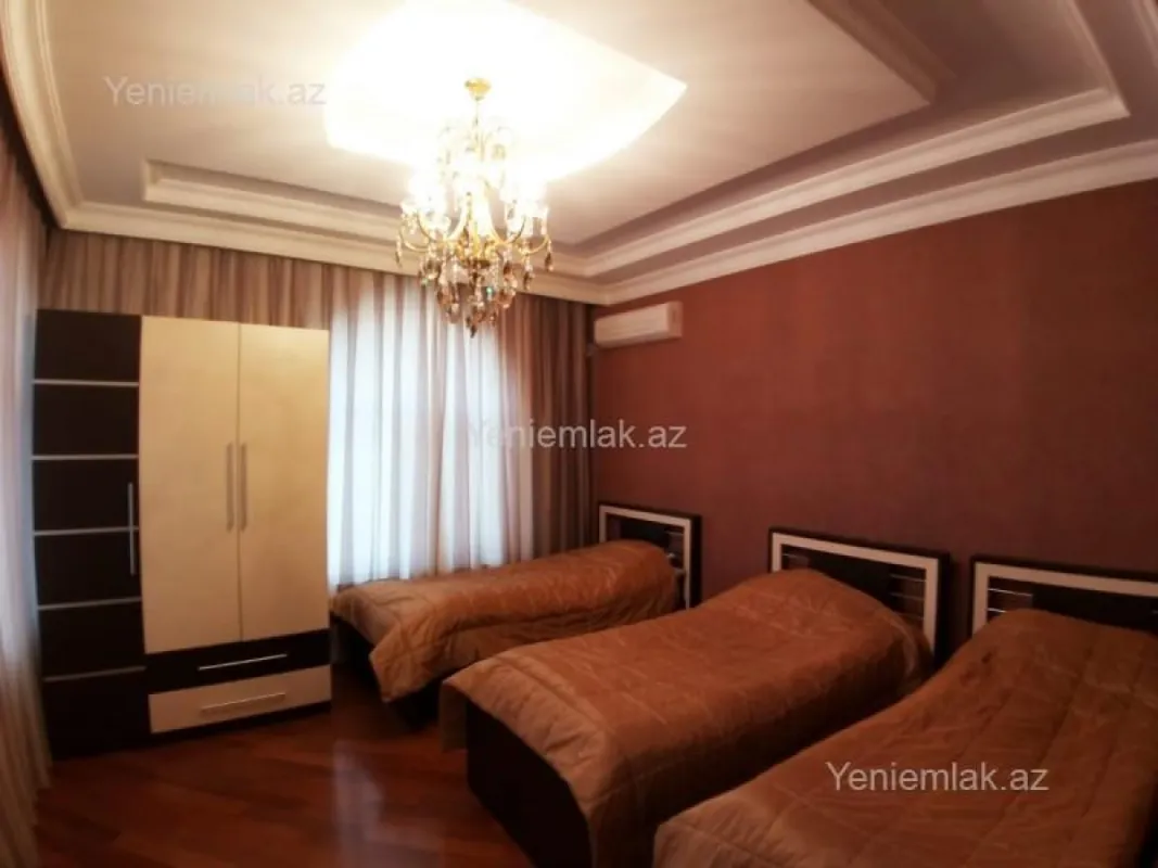 Satılır 5 otaqlı həyət evi 500 m²