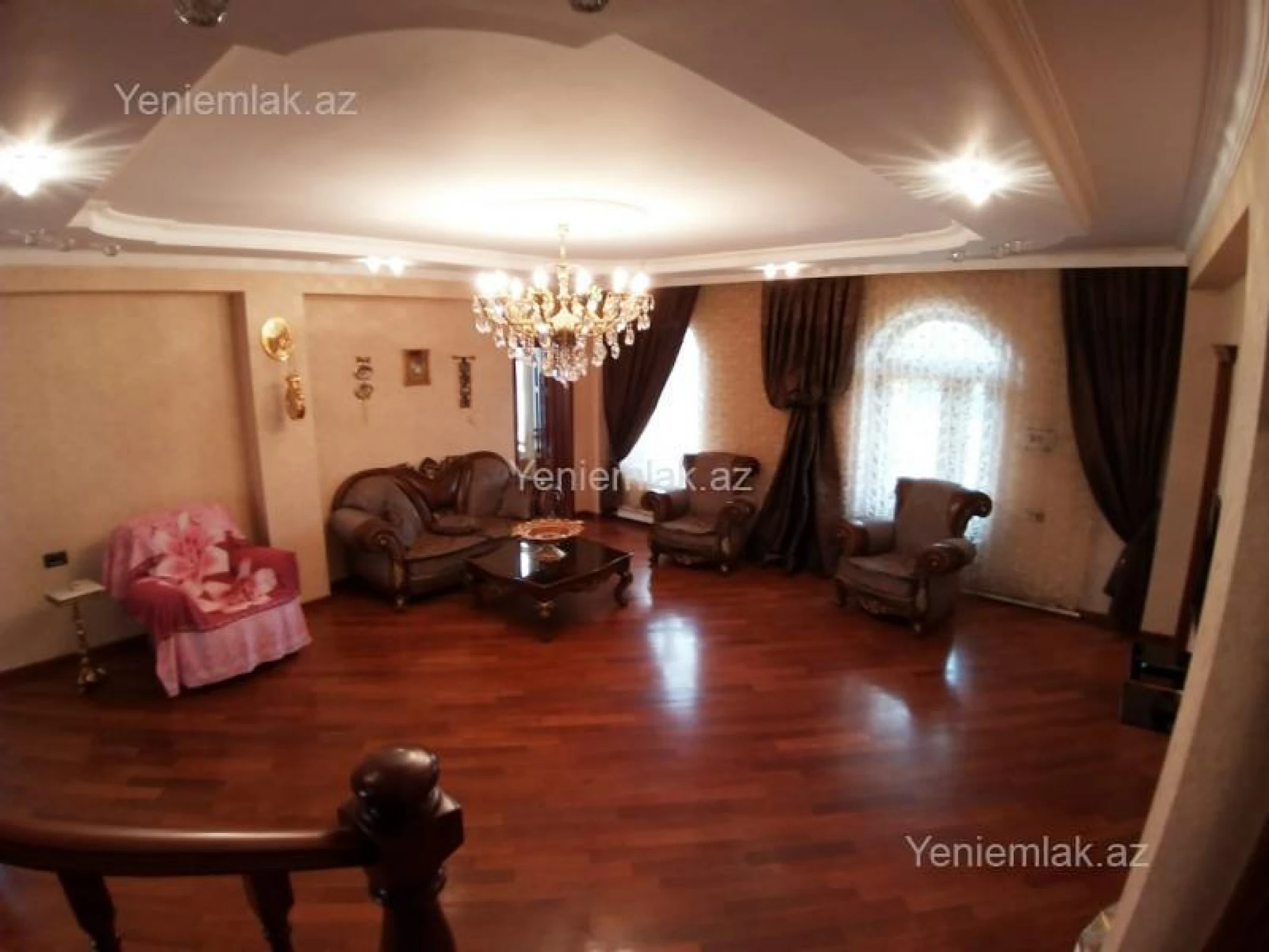 Satılır 5 otaqlı həyət evi 500 m²