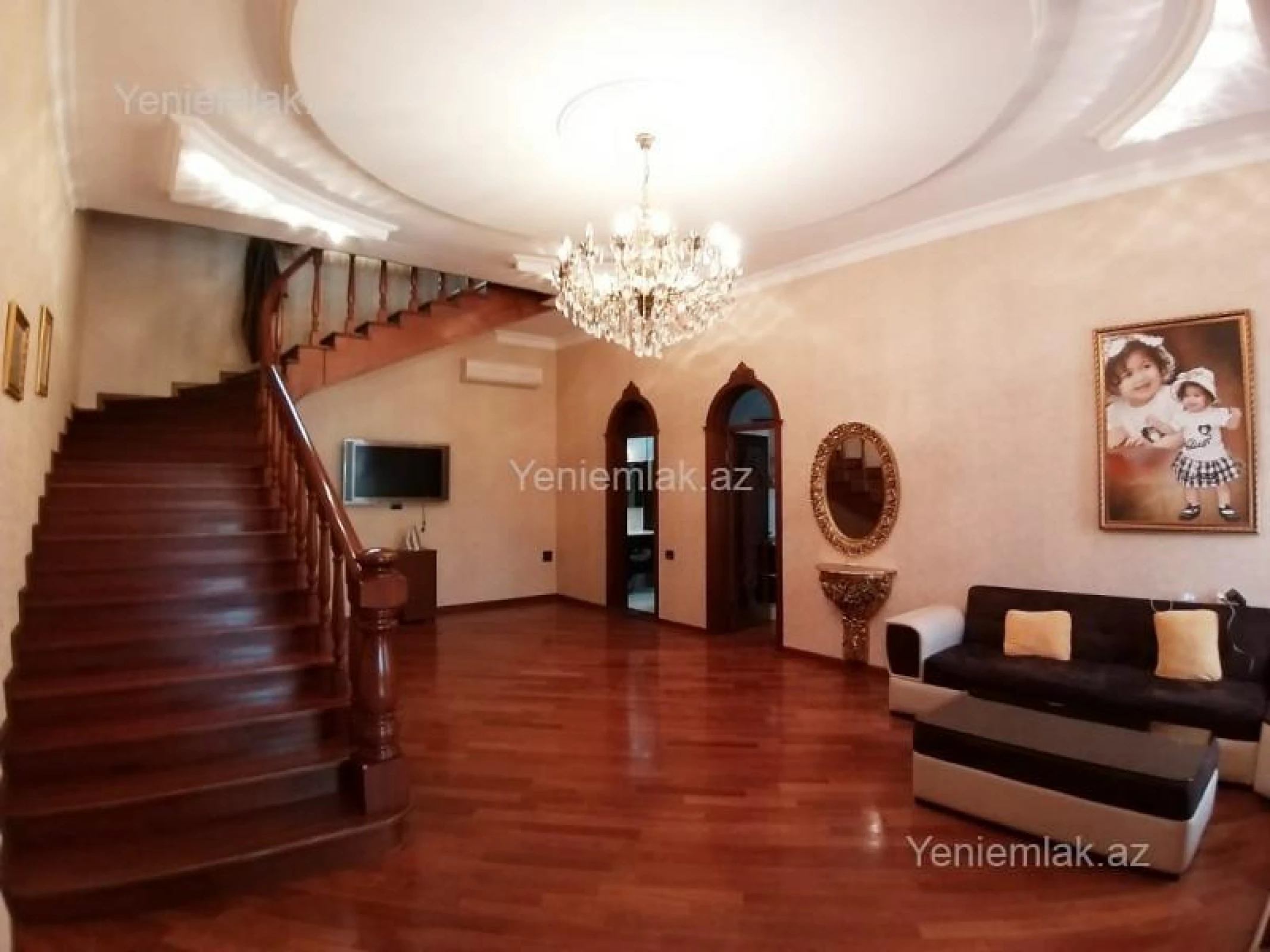 Satılır 5 otaqlı həyət evi 500 m²