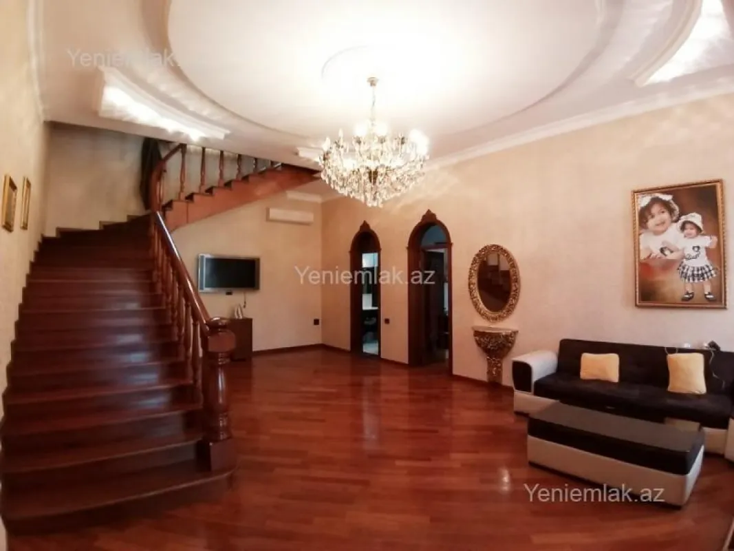 Satılır 5 otaqlı həyət evi 500 m²