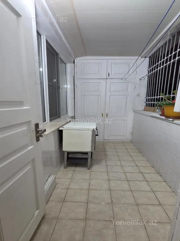 Satılır 3 otaqlı köhnə tikili 90 m²