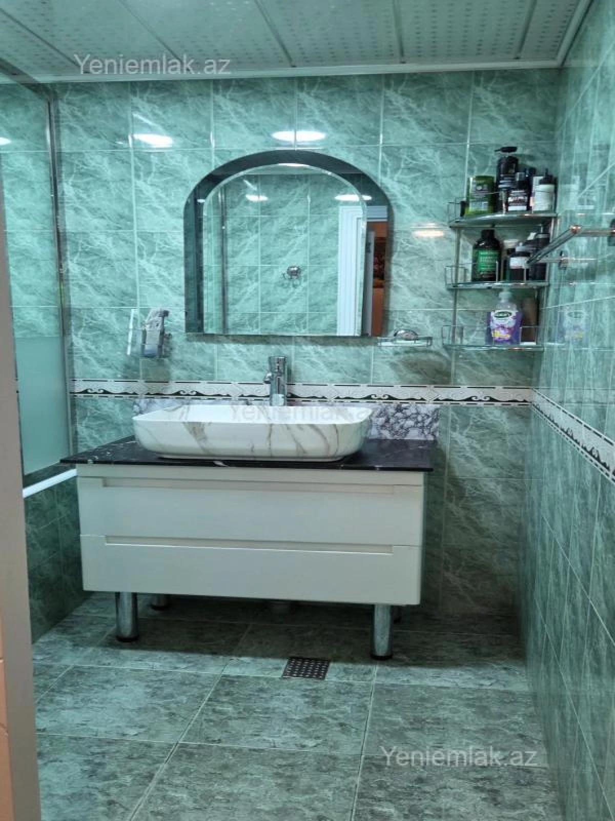 Satılır 3 otaqlı köhnə tikili 90 m²