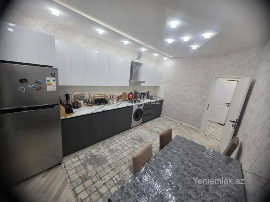 Satılır 3 otaqlı yeni tikili 80 m²