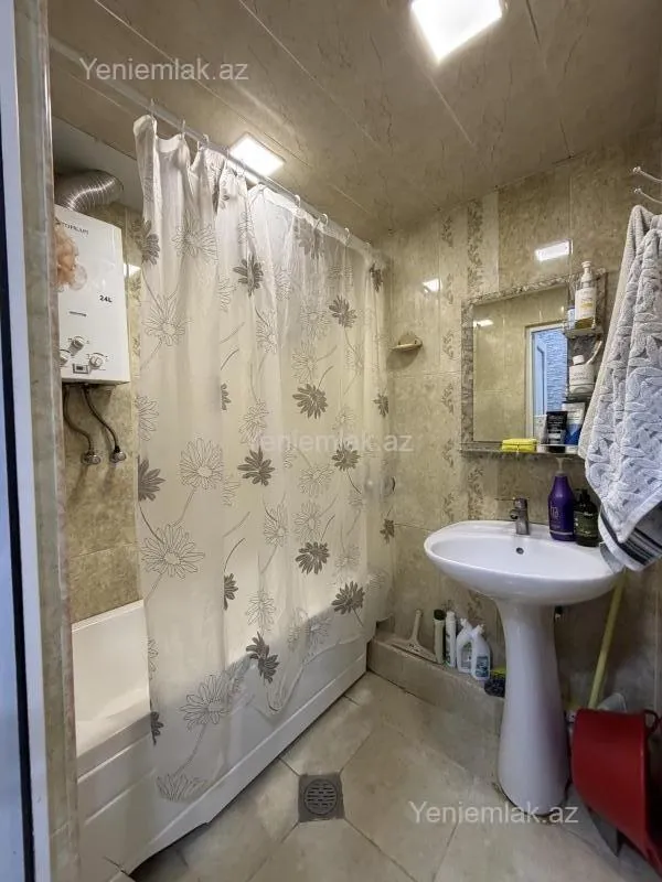 Satılır 3 otaqlı köhnə tikili 90 m²