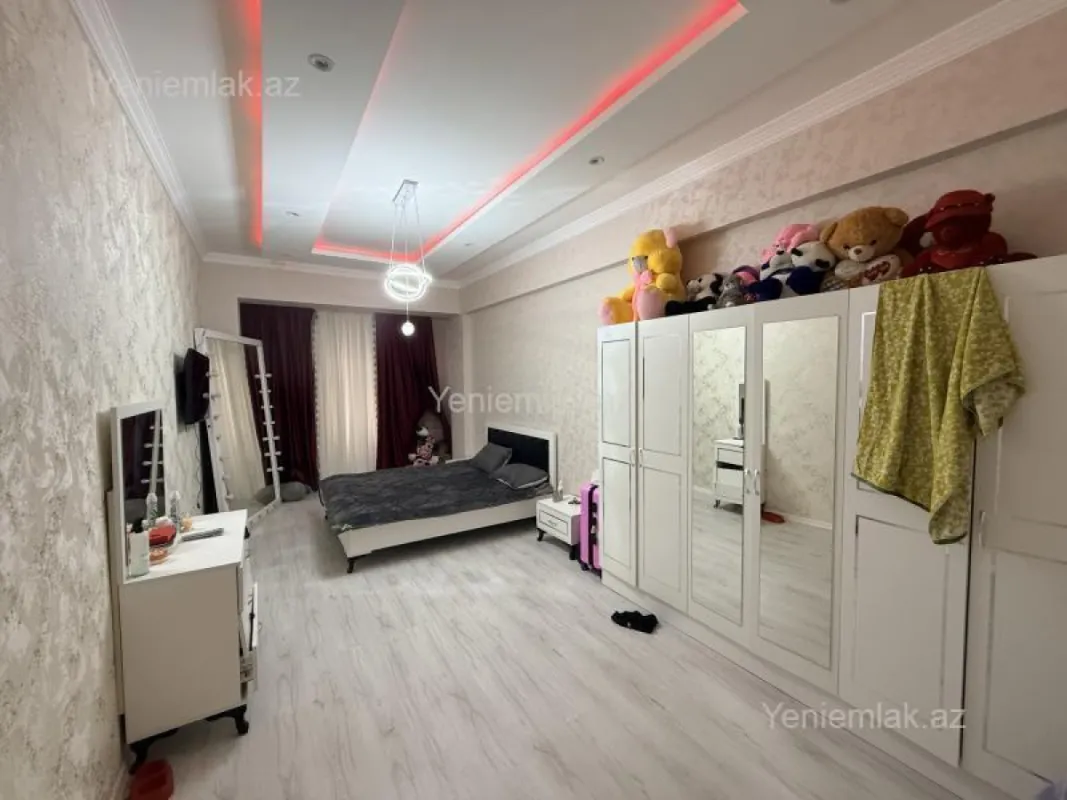 Satılır 2 otaqlı yeni tikili 76 m²