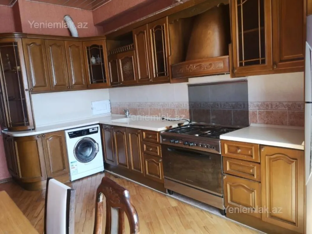 Satılır 4 otaqlı yeni tikili 175 m²