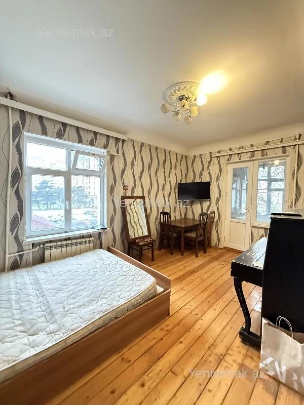 Satılır 1 otaqlı köhnə tikili 42 m²