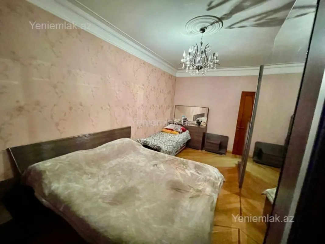 Satılır 3 otaqlı köhnə tikili 90 m²