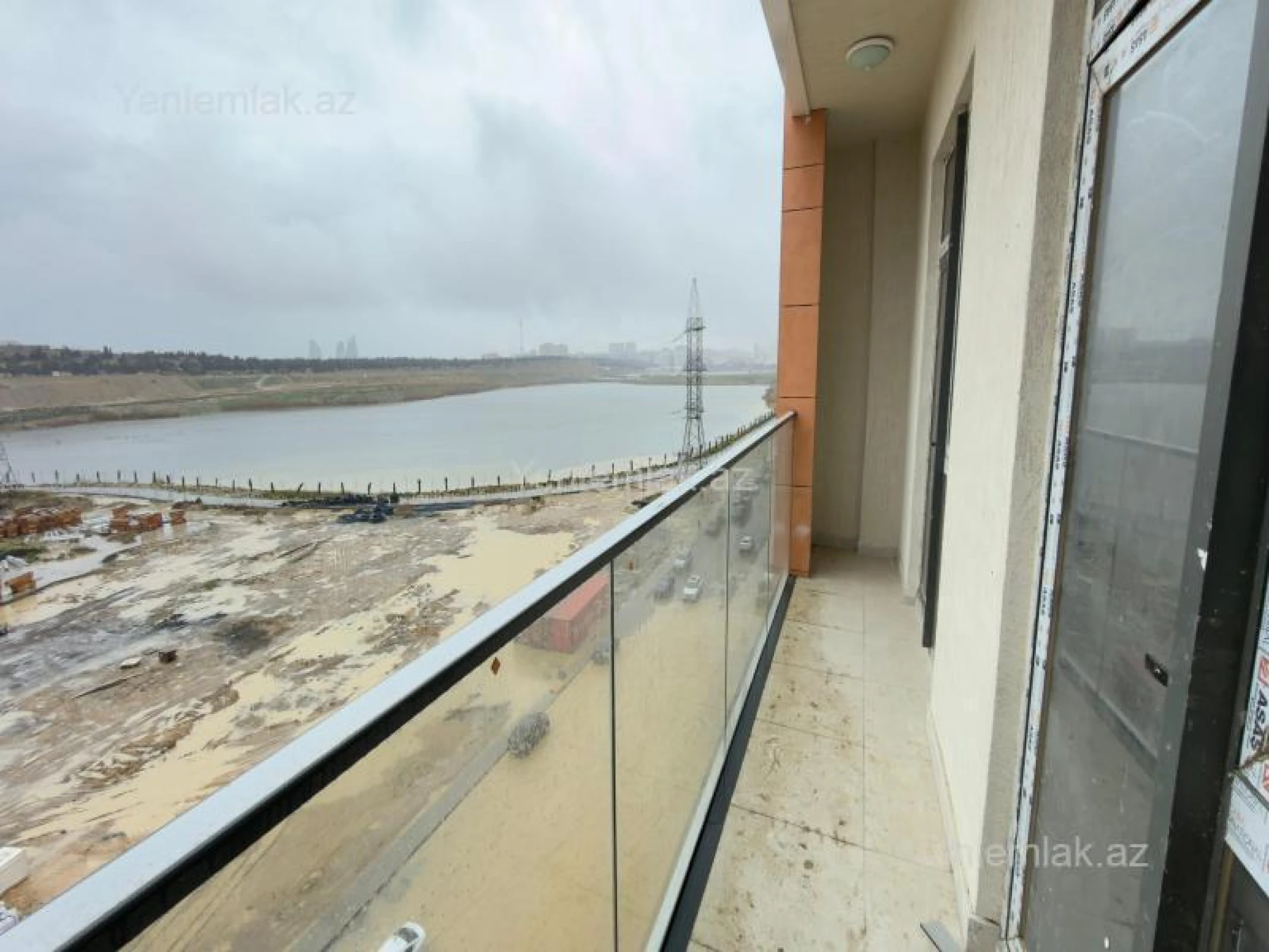 Satılır 3 otaqlı yeni tikili 73 m²