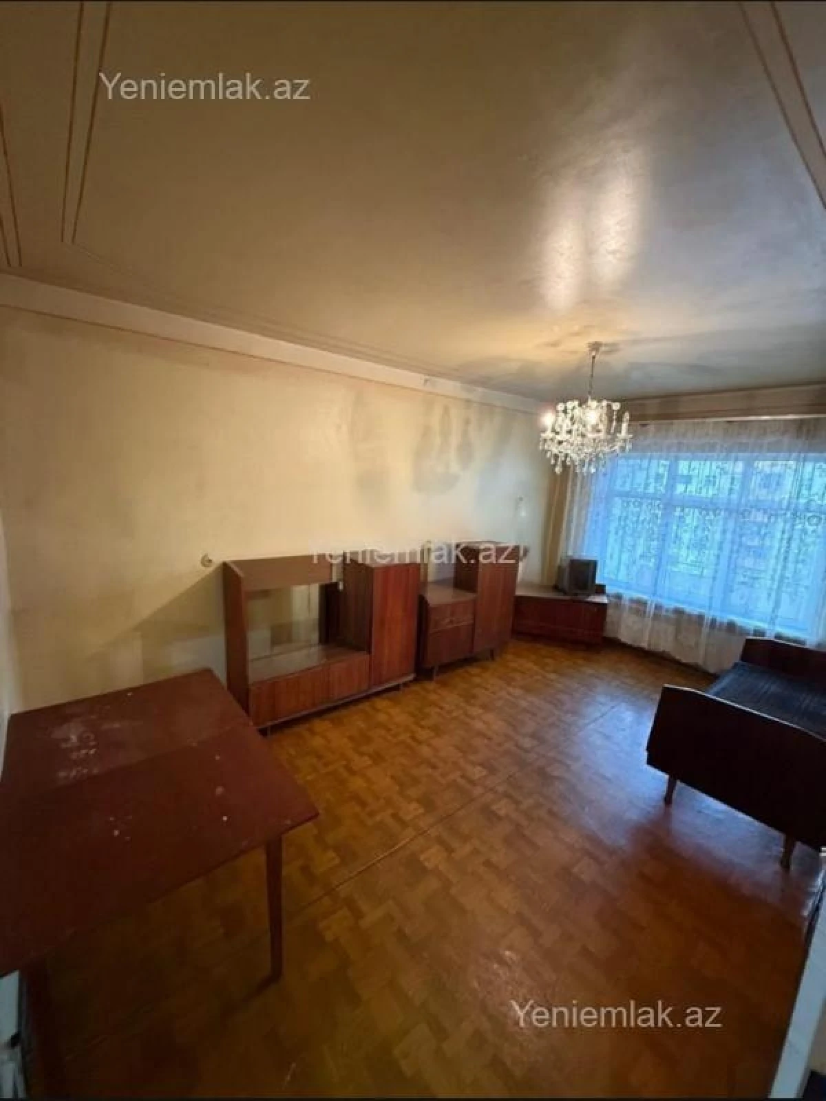Satılır 4 otaqlı köhnə tikili 105 m²