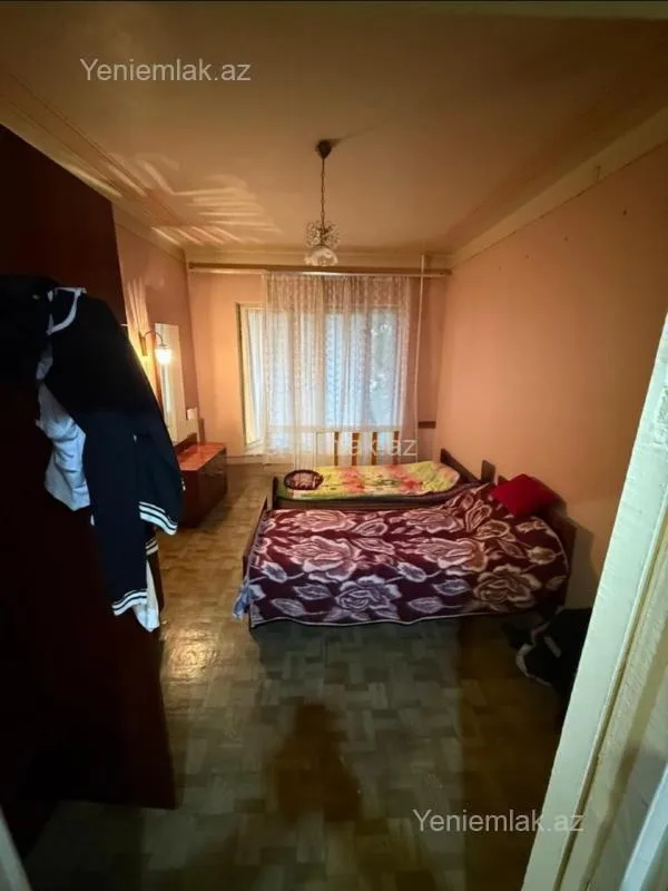 Satılır 4 otaqlı köhnə tikili 105 m²