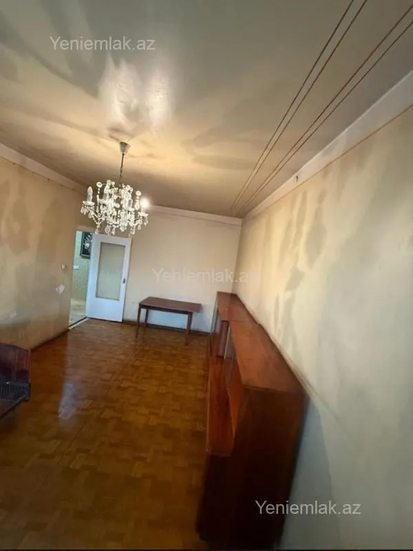 Satılır 4 otaqlı köhnə tikili 105 m²