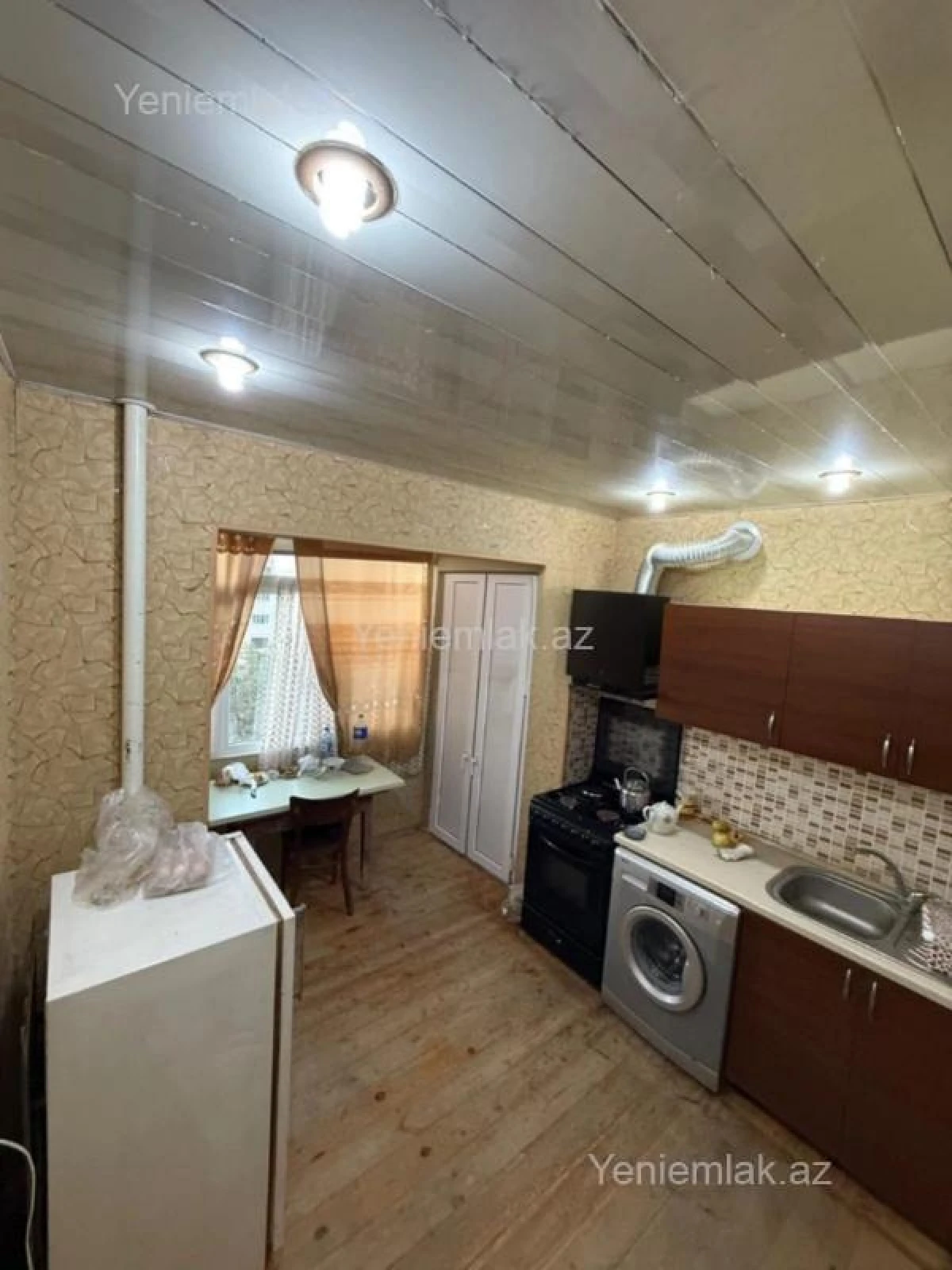 Satılır 4 otaqlı köhnə tikili 105 m²