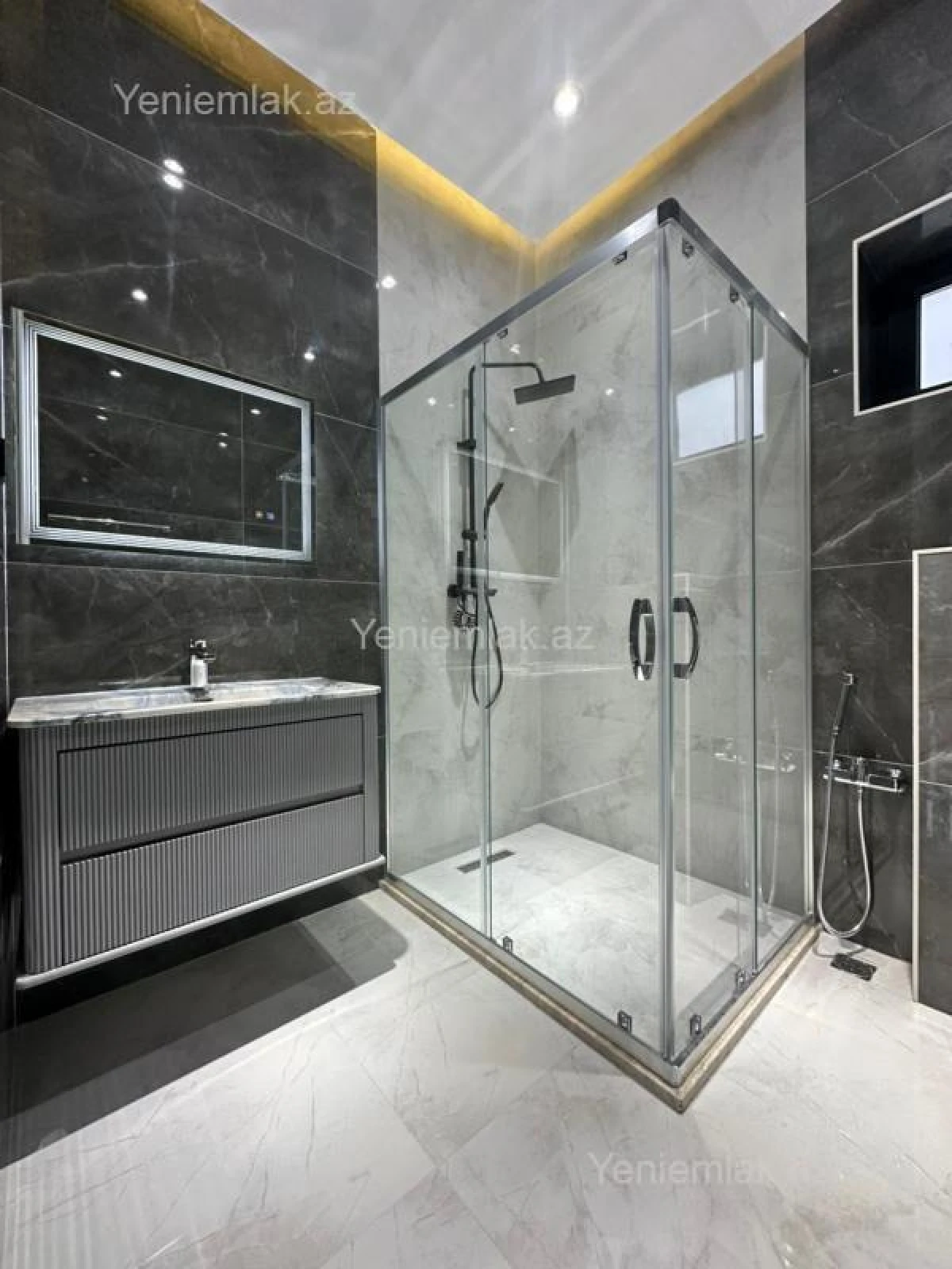 Satılır 4 otaqlı həyət evi 170 m²