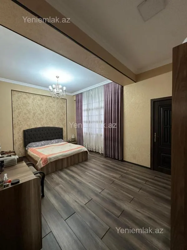 Satılır 3 otaqlı yeni tikili 130 m²