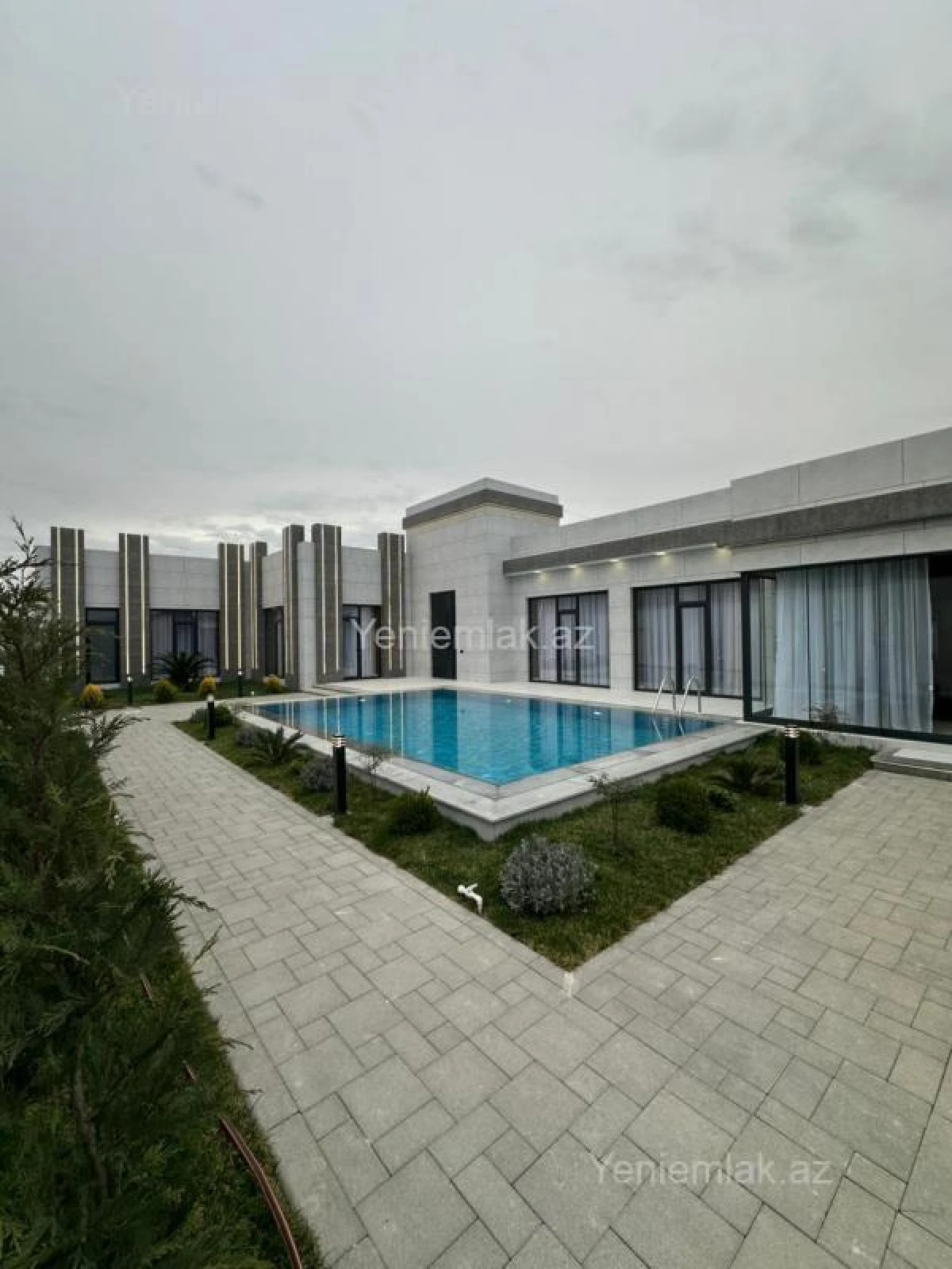 Satılır 5 otaqlı həyət evi 250 m²