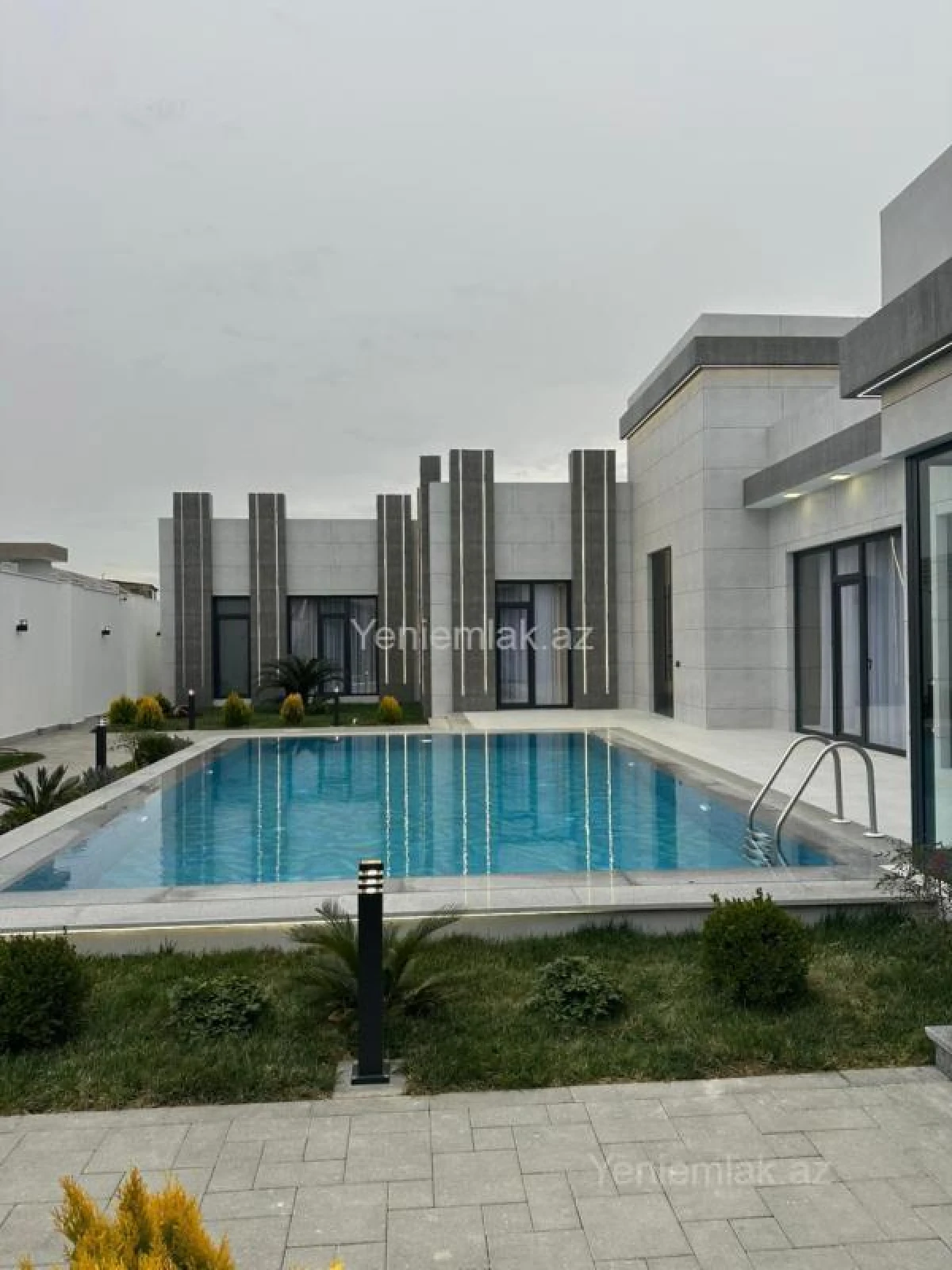 Satılır 5 otaqlı həyət evi 250 m²