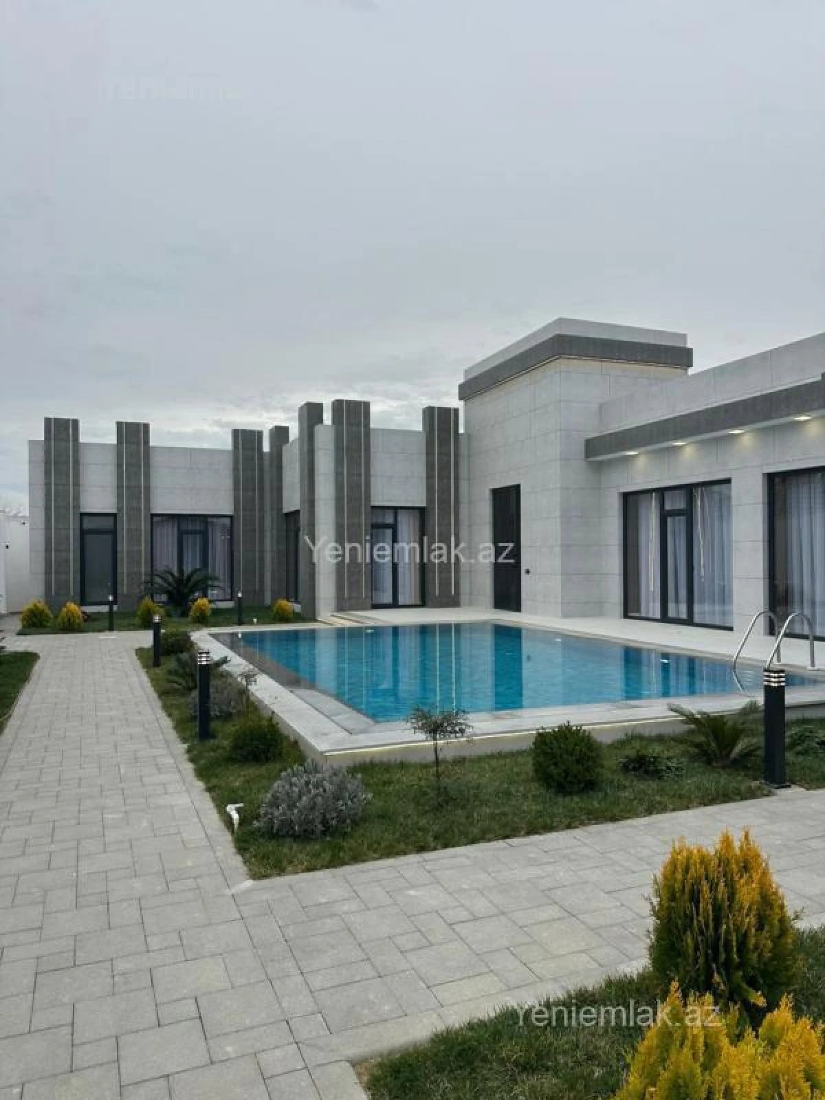 Satılır 5 otaqlı həyət evi 250 m²