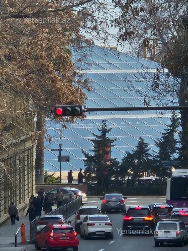 Satılır 3 otaqlı köhnə tikili 90 m²