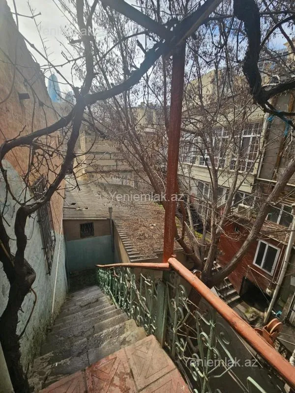 Satılır 3 otaqlı köhnə tikili 90 m²