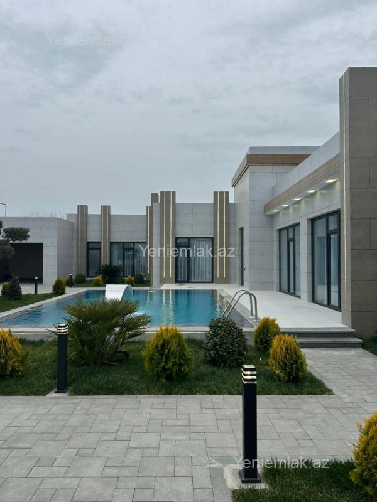 Satılır 5 otaqlı həyət evi 250 m²