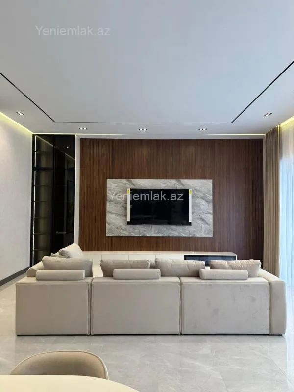 Satılır 5 otaqlı həyət evi 250 m²