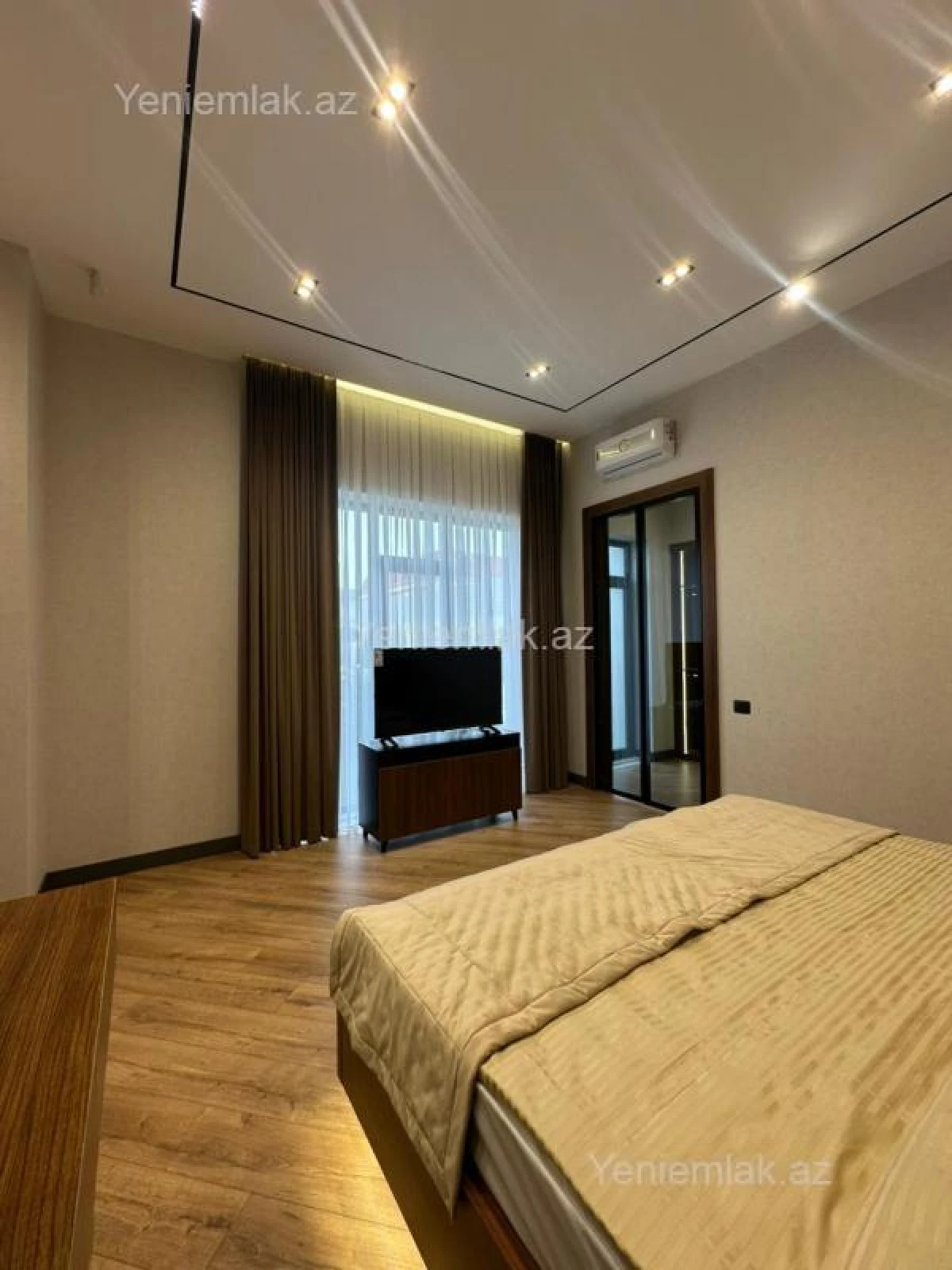 Satılır 5 otaqlı həyət evi 250 m²
