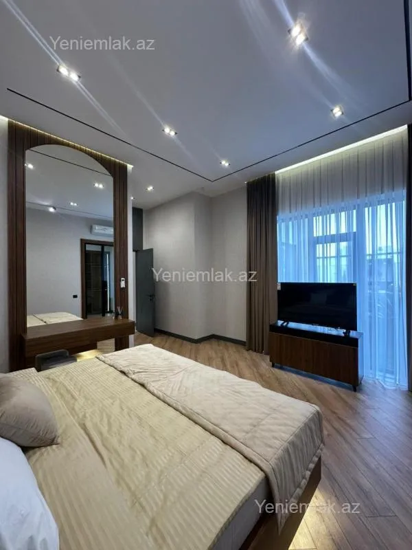 Satılır 5 otaqlı həyət evi 250 m²