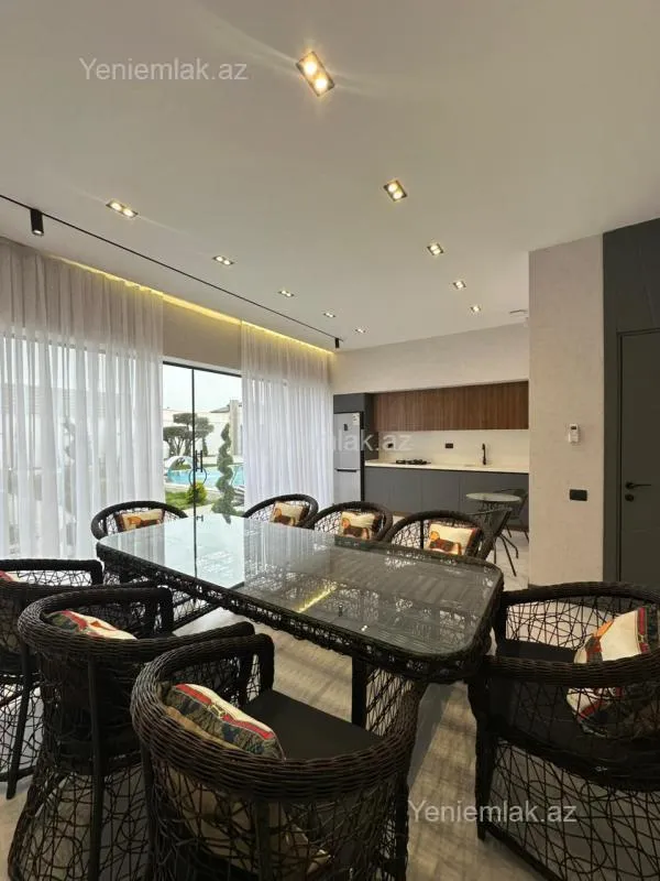 Satılır 5 otaqlı həyət evi 250 m²