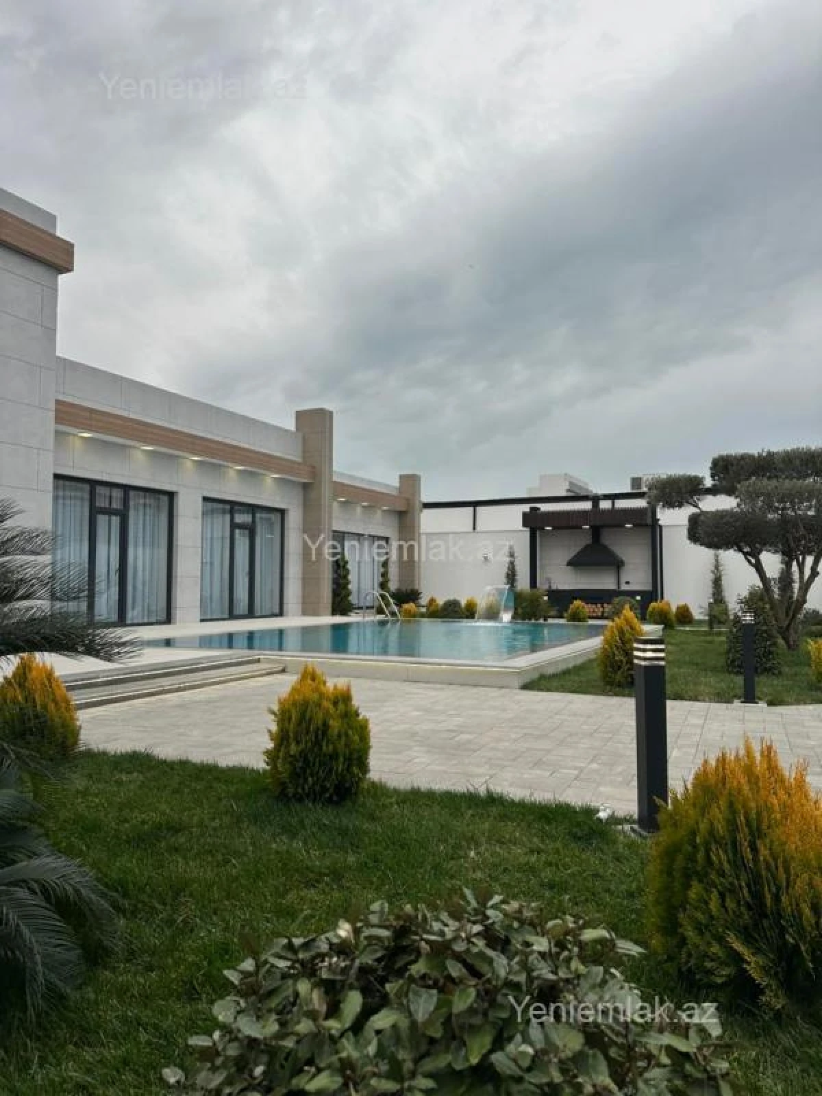 Satılır 5 otaqlı həyət evi 250 m²