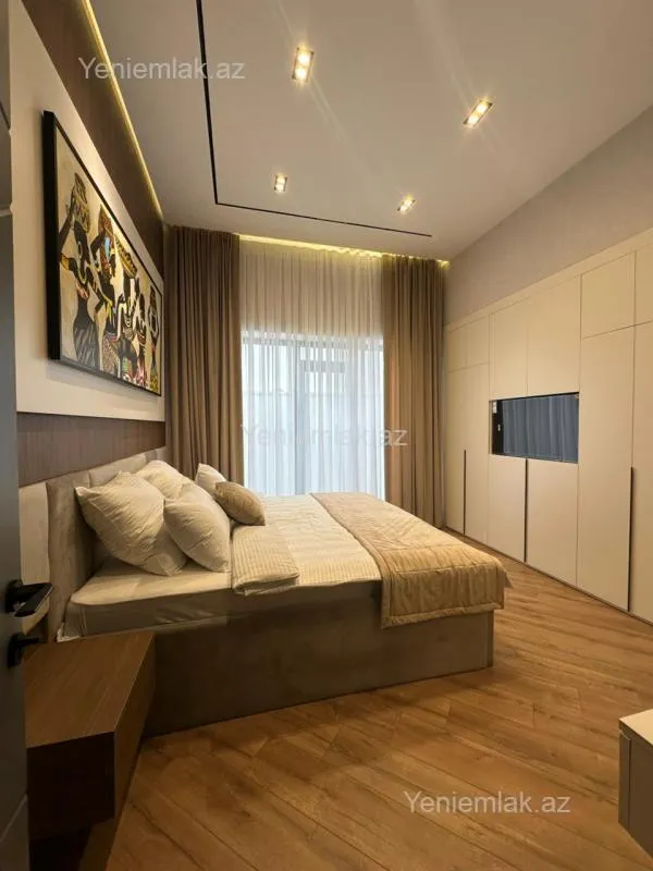 Satılır 5 otaqlı həyət evi 250 m²