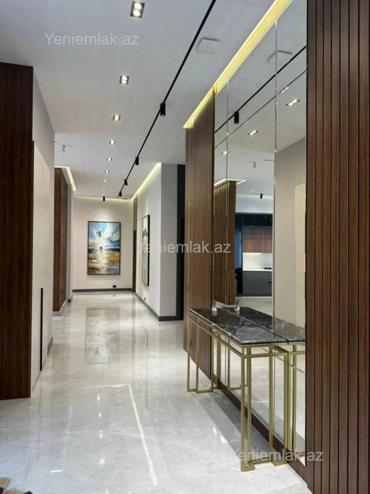 Satılır 5 otaqlı həyət evi 250 m²