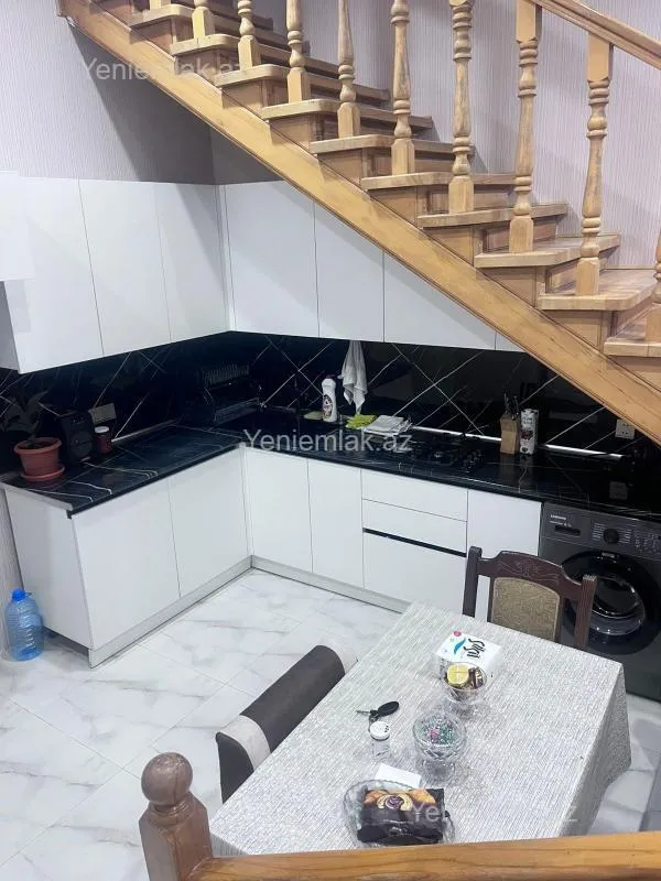 Satılır 4 otaqlı həyət evi 200 m²