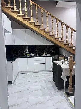 Satılır 4 otaqlı həyət evi 200 m²