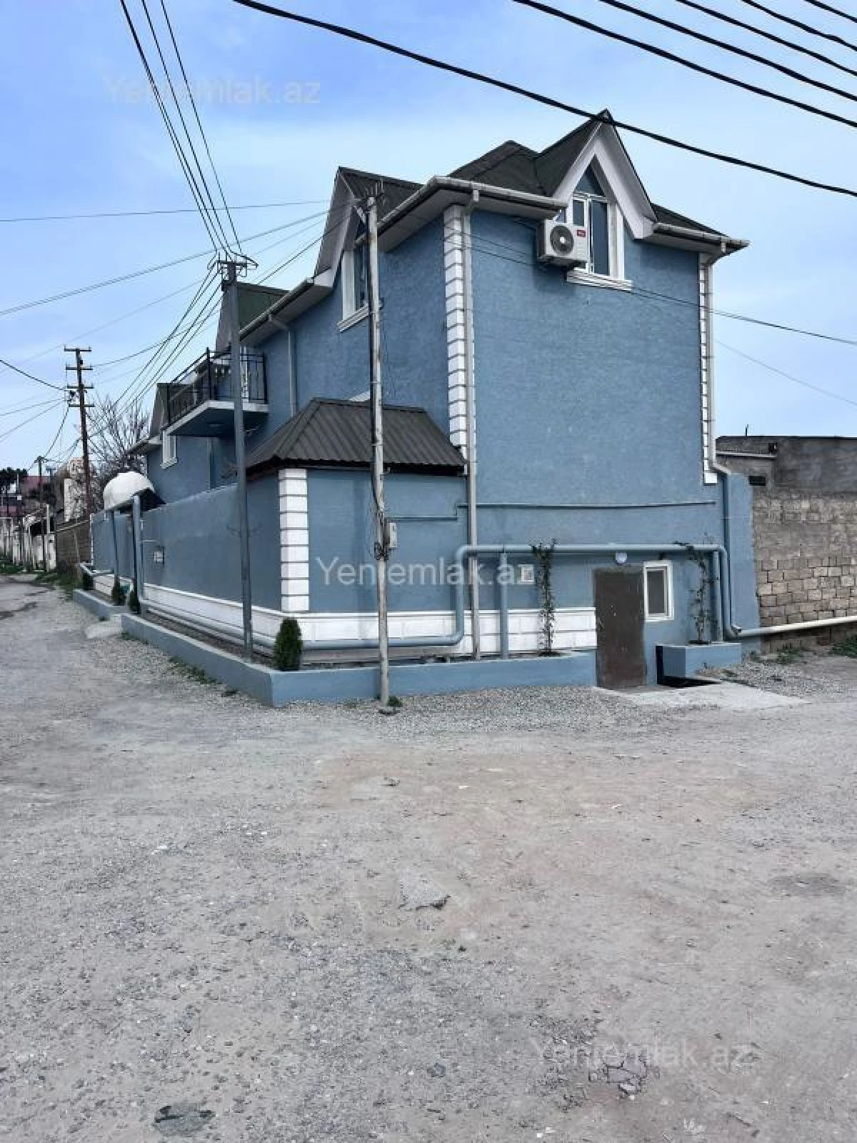 Satılır 4 otaqlı həyət evi 200 m²