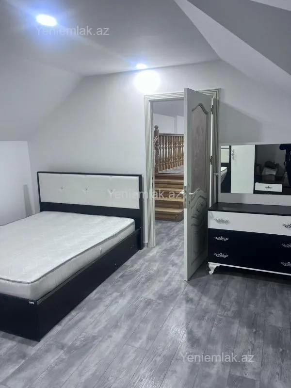 Satılır 4 otaqlı həyət evi 200 m²